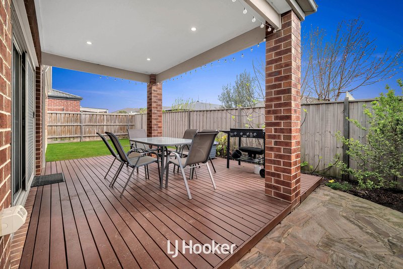 Photo - 11 Barrier Parade, Clyde North VIC 3978 - Image 16