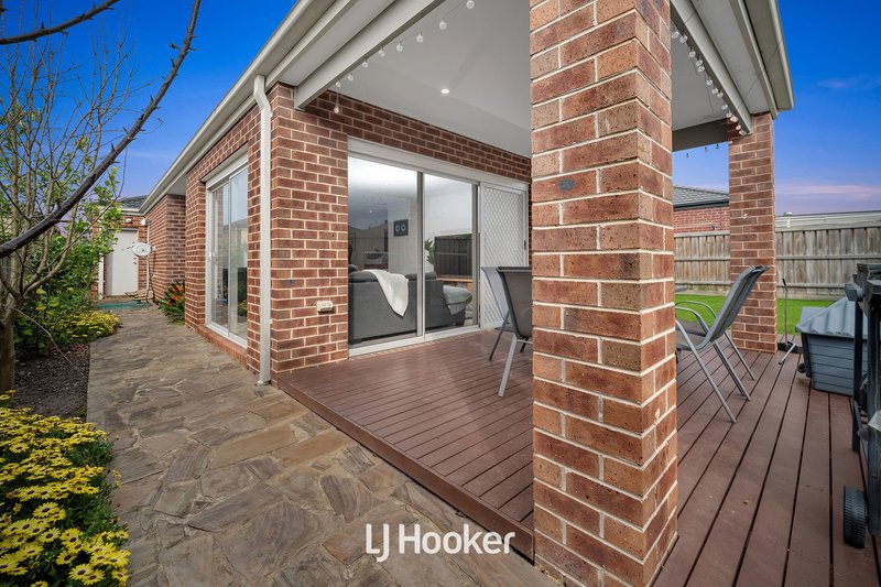 Photo - 11 Barrier Parade, Clyde North VIC 3978 - Image 17