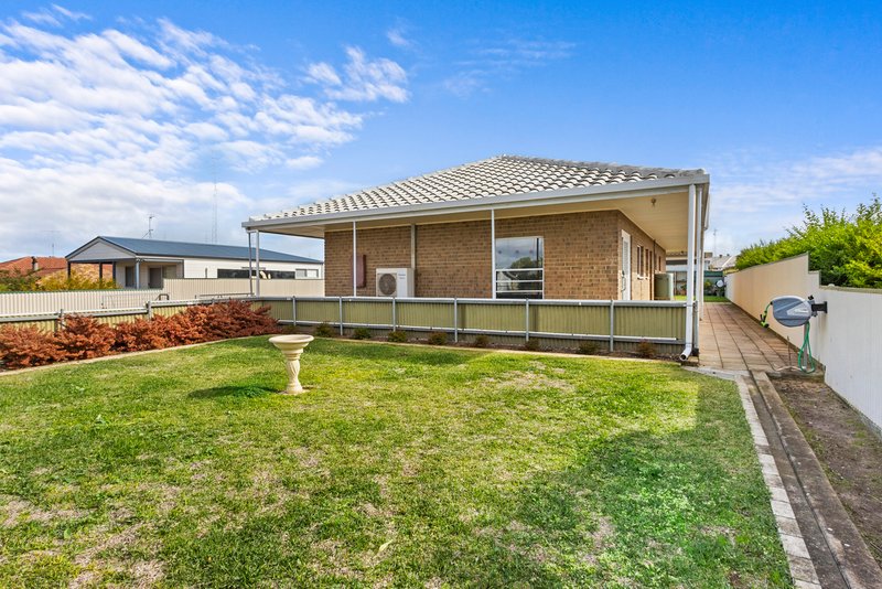 Photo - 11 Bartlett Street, Moonta Bay SA 5558 - Image 4