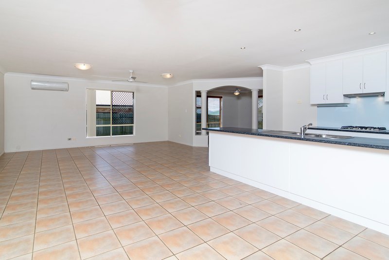 Photo - 11 Barton Street, Middle Ridge QLD 4350 - Image 2