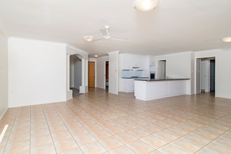 Photo - 11 Barton Street, Middle Ridge QLD 4350 - Image 4