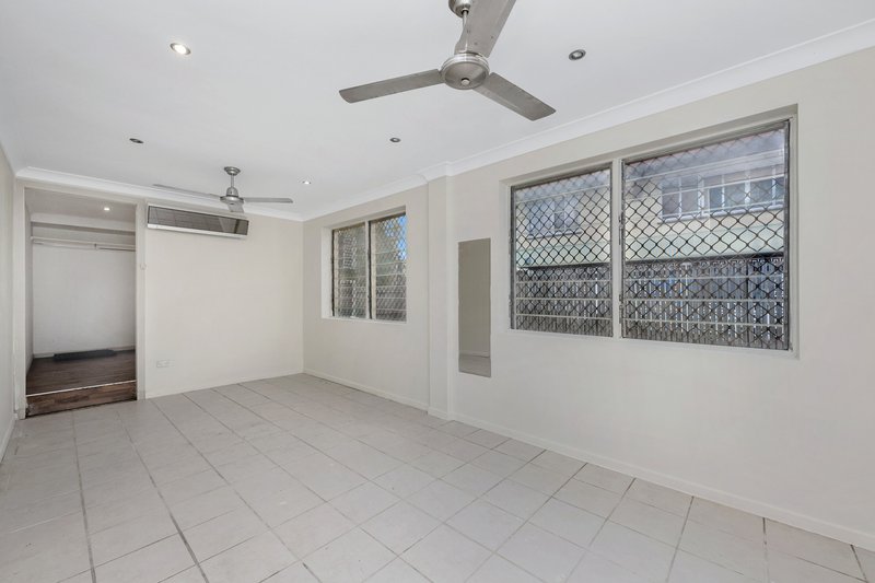 Photo - 11 Batavia Street, Pimlico QLD 4812 - Image 9