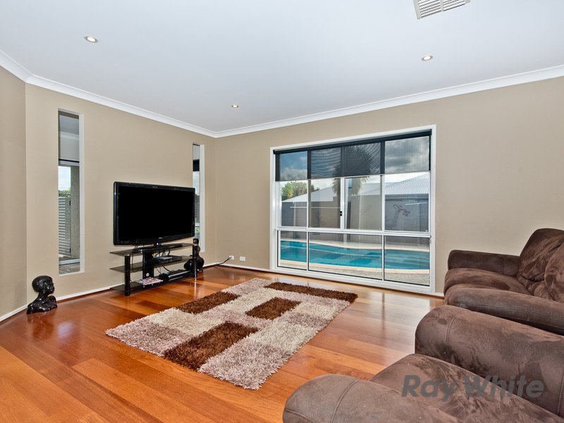 Photo - 11 Baybreeze Crescent, Murrumba Downs QLD 4503 - Image 10