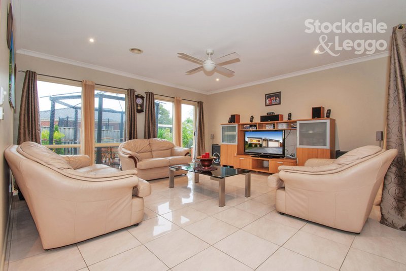 Photo - 11 Bayview Rise, Bayswater North VIC 3153 - Image 2