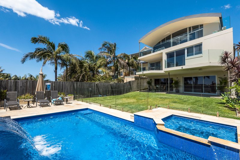 Photo - 11 Beach Street, Curl Curl NSW 2096 - Image 2