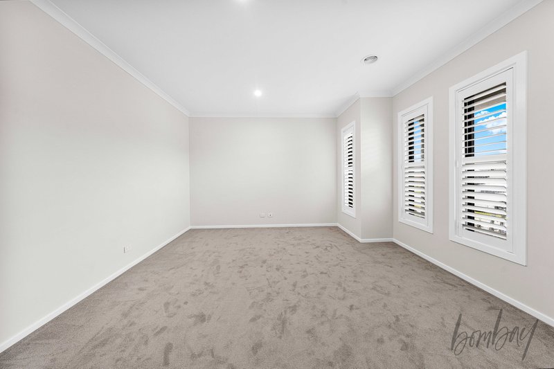 Photo - 11 Beacon Close, Beveridge VIC 3753 - Image 3