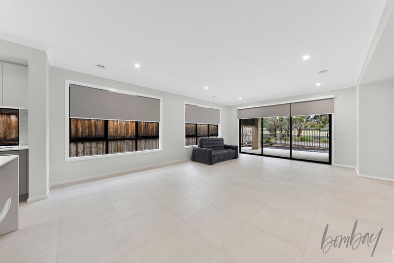 Photo - 11 Beacon Close, Beveridge VIC 3753 - Image 6