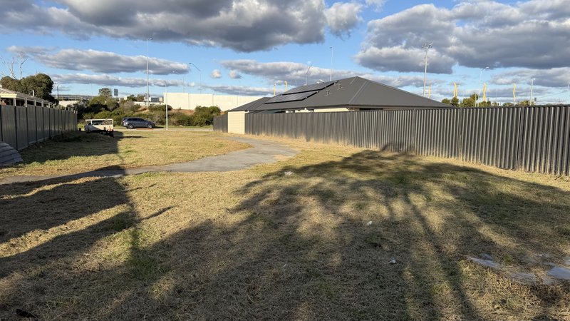 Photo - 11 Beaconsfield Avenue, Midvale WA 6056 - Image 2