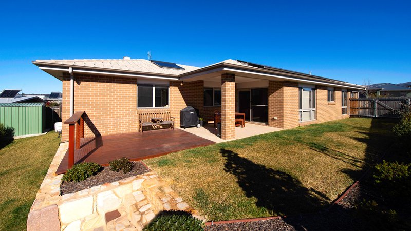 Photo - 11 Bedbrook Street, Coombs ACT 2611 - Image 21