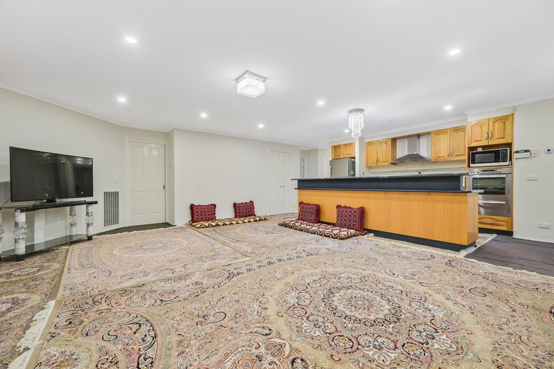 Photo - 11 Beethoven Drive, Narre Warren South VIC 3805 - Image 5