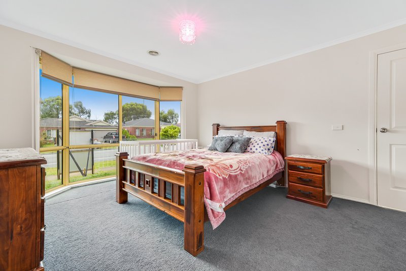 Photo - 11 Beethoven Drive, Narre Warren South VIC 3805 - Image 11