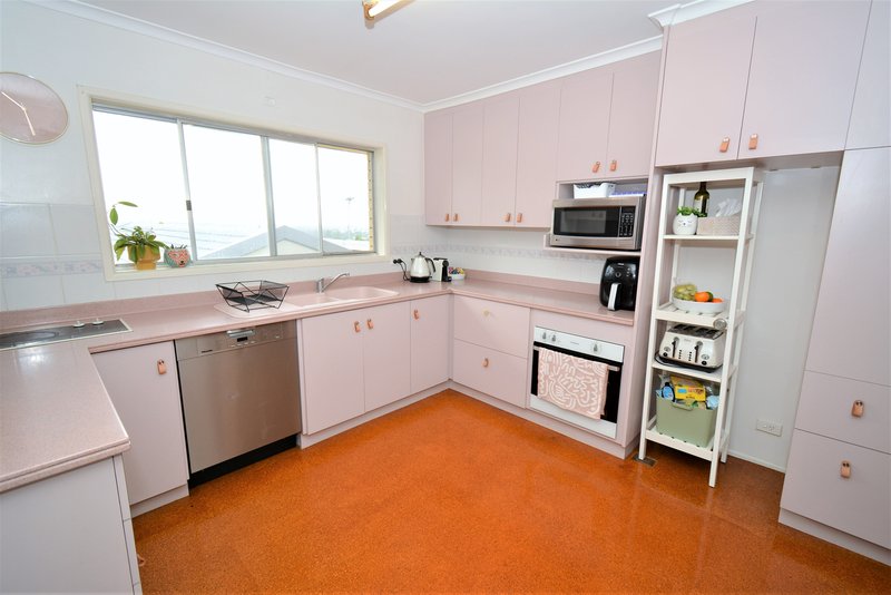 Photo - 11 Belfort Street, Stafford Heights QLD 4053 - Image 8