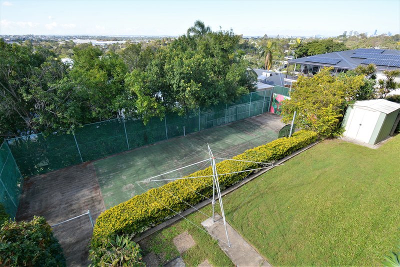 Photo - 11 Belfort Street, Stafford Heights QLD 4053 - Image 17