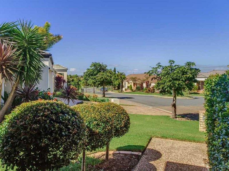 Photo - 11 Bella Donna Pl , Robina QLD 4226 - Image 2