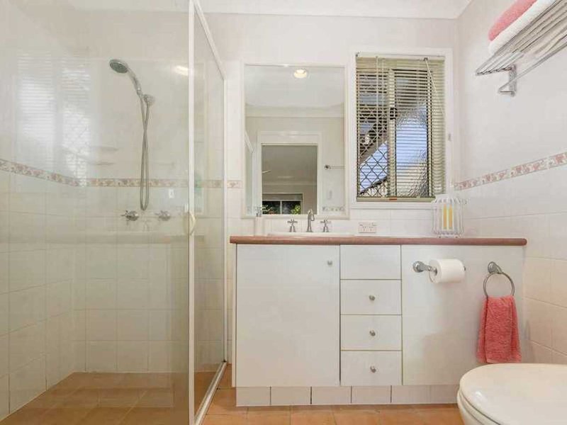 Photo - 11 Bella Donna Pl , Robina QLD 4226 - Image 8