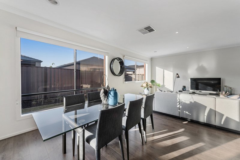 Photo - 11 Bellinger Circuit, Craigieburn VIC 3064 - Image 15