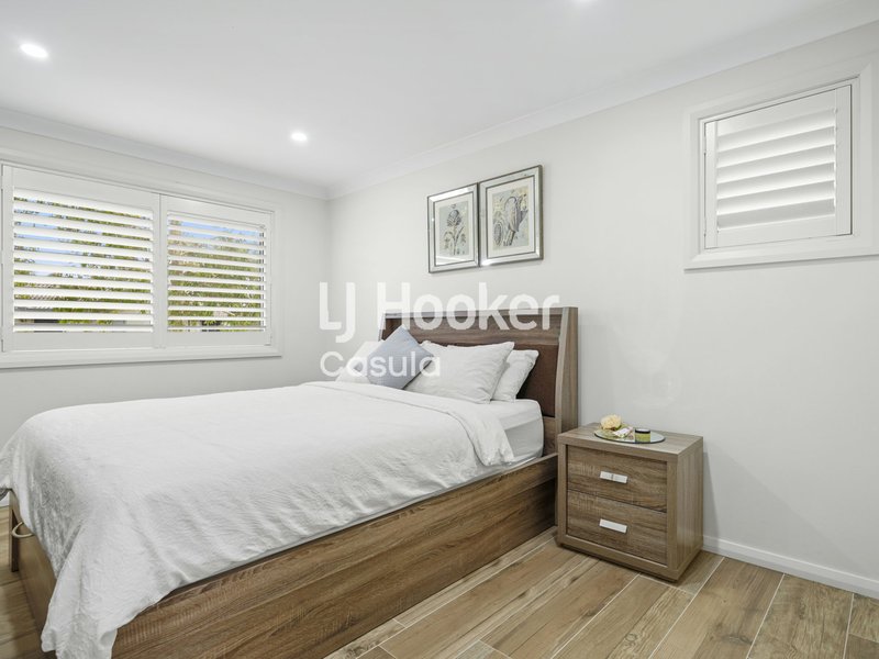 Photo - 11 Bellona Terrace, Glenfield NSW 2167 - Image 4