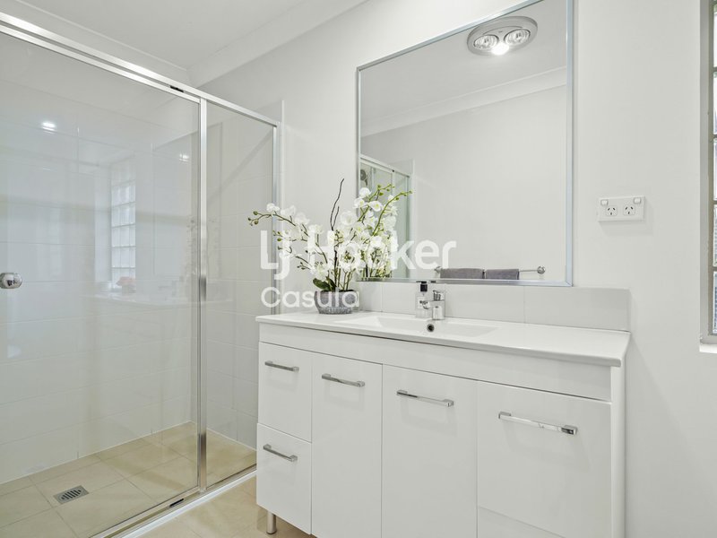 Photo - 11 Bellona Terrace, Glenfield NSW 2167 - Image 6
