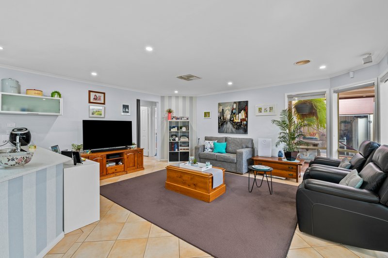 Photo - 11 Bellows Street, South Morang VIC 3752 - Image 4