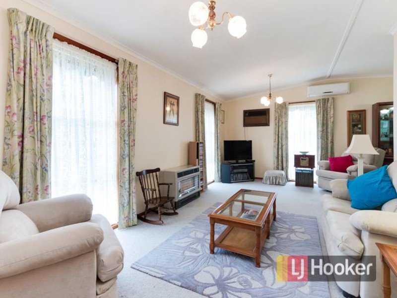 Photo - 11 Bellvue Court, Hampton Park VIC 3976 - Image 3