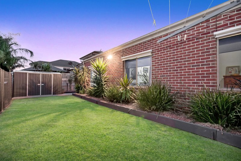 Photo - 11 Benaroon Drive, Lalor VIC 3075 - Image 14