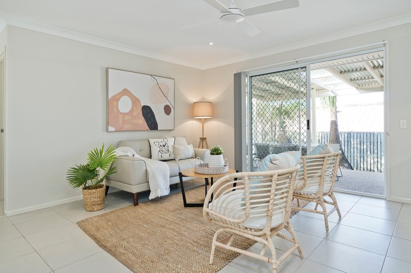 Photo - 11 Berkeley Place, Ferny Grove QLD 4055 - Image 3