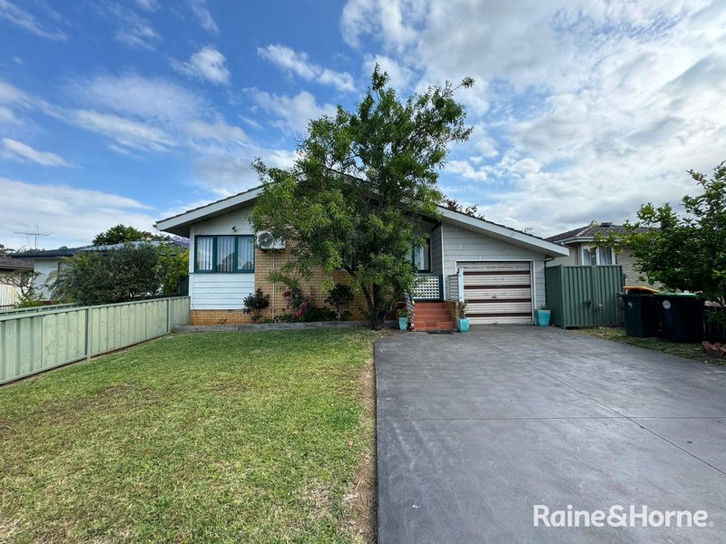 11 Berrigan Crescent, Macquarie Fields NSW 2564