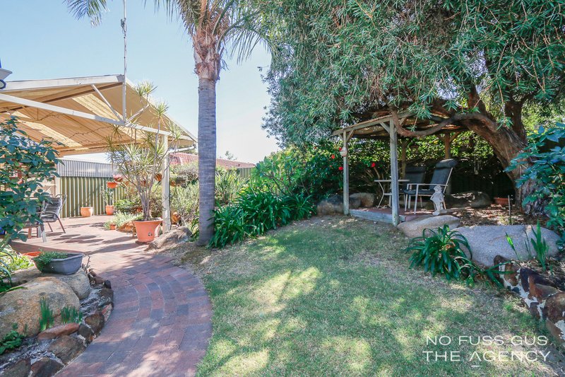 Photo - 11 Berwyn Road, Girrawheen WA 6064 - Image 16