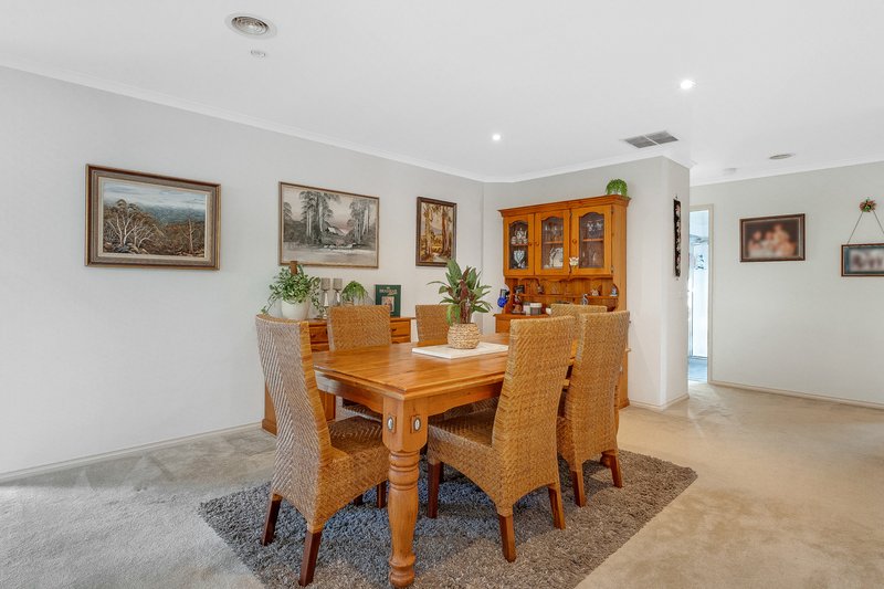 Photo - 11 Blackwood Drive, Pakenham VIC 3810 - Image 3