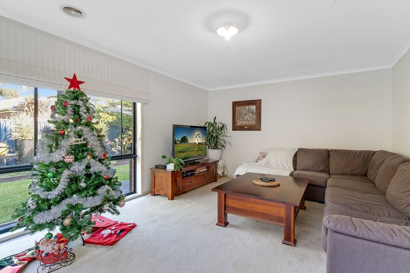 Photo - 11 Blackwood Drive, Pakenham VIC 3810 - Image 5