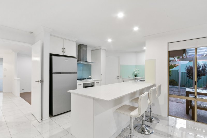 Photo - 11 Blakers Ridge, Winthrop WA 6150 - Image 4