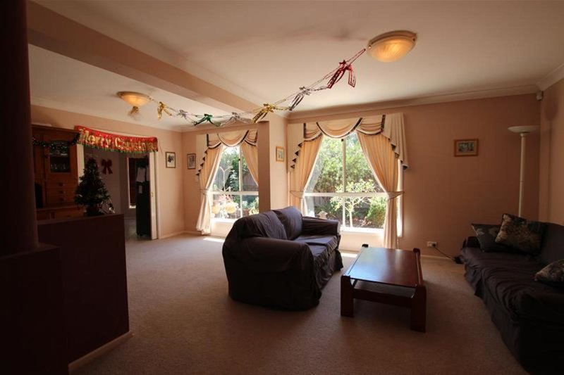 Photo - 11 Blaxcell Place, Harrington Park NSW 2567 - Image 2