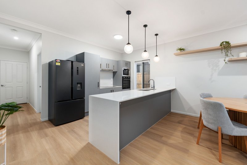 Photo - 11 Bloodwood Place, Carseldine QLD 4034 - Image 2