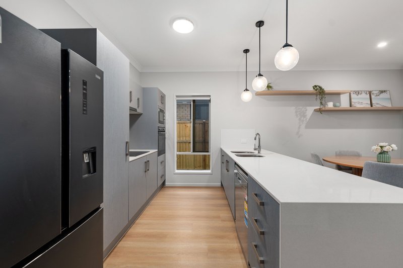 Photo - 11 Bloodwood Place, Carseldine QLD 4034 - Image 3
