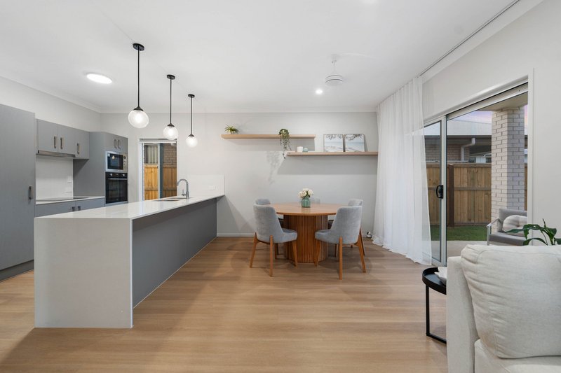 Photo - 11 Bloodwood Place, Carseldine QLD 4034 - Image 5