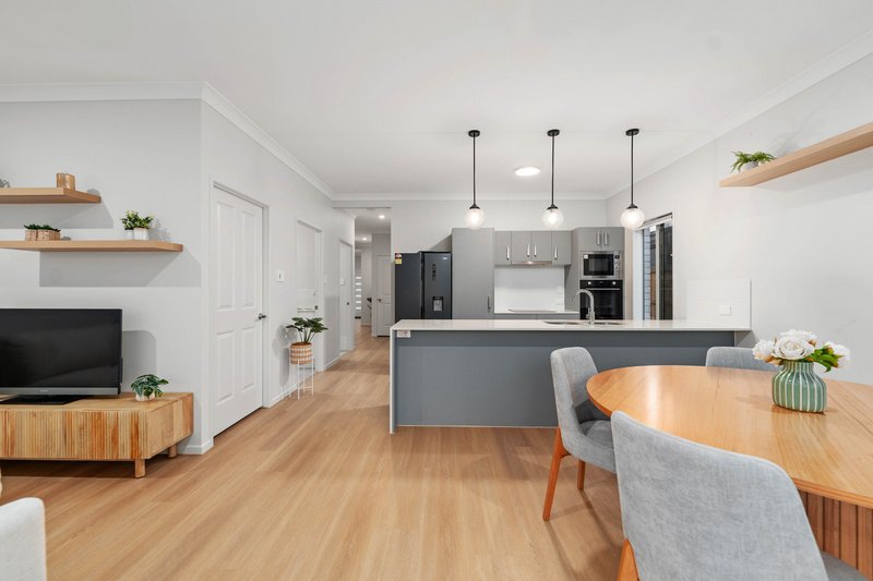 Photo - 11 Bloodwood Place, Carseldine QLD 4034 - Image 6