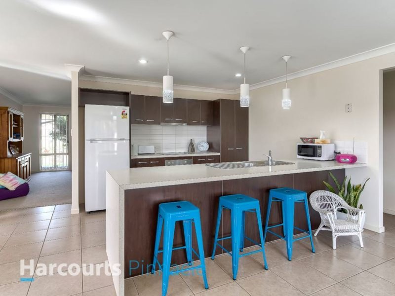 Photo - 11 Bluegrass Place, Morayfield QLD 4506 - Image 3