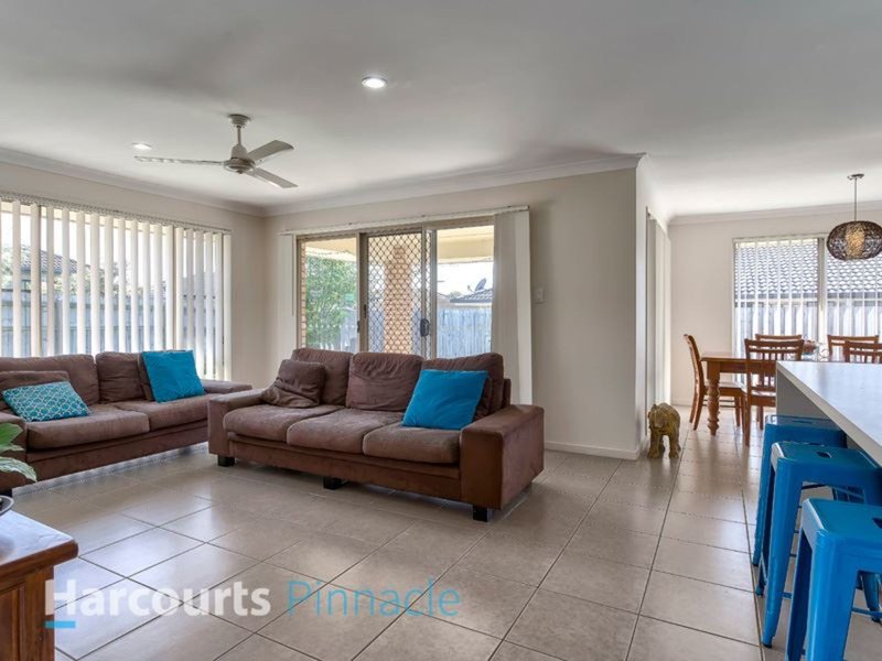 Photo - 11 Bluegrass Place, Morayfield QLD 4506 - Image 5