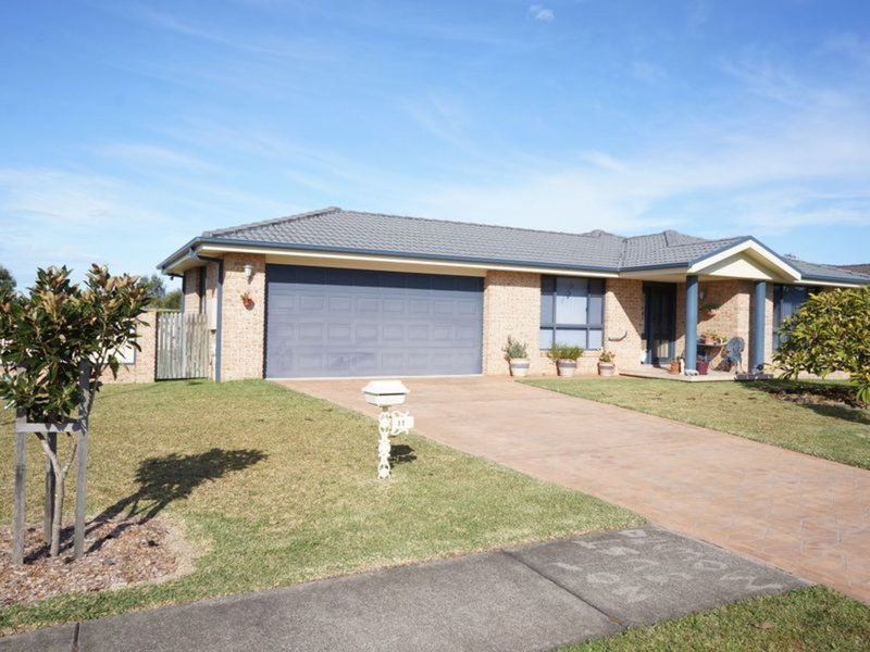 11 Bluehaven Drive, Old Bar NSW 2430