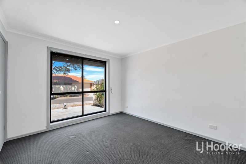 Photo - 11 Bluestone Walk, Delahey VIC 3037 - Image 4