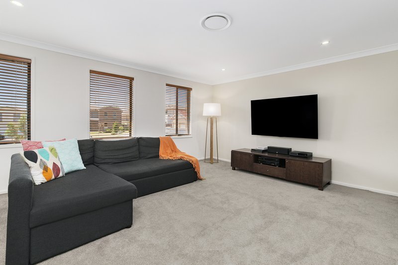 Photo - 11 Blundell Circuit, Kellyville NSW 2155 - Image 4