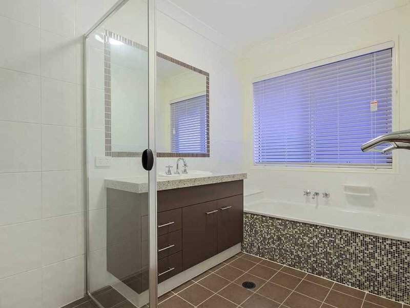 Photo - 11 Boambee Court, Reedy Creek QLD 4227 - Image 7