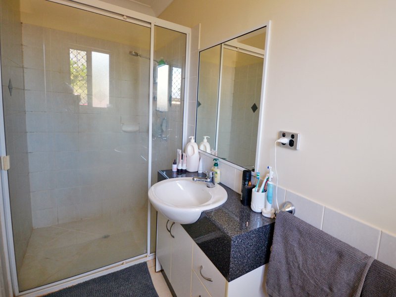 Photo - 1/1 Bombax Ct , Nanum QLD 4874 - Image 7