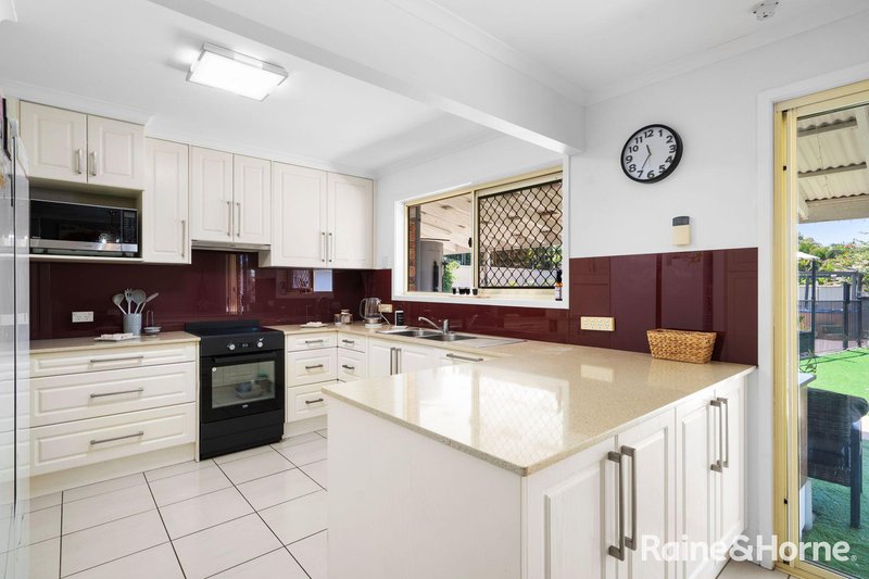 Photo - 11 Bonhill Court, Hillcrest QLD 4118 - Image 5