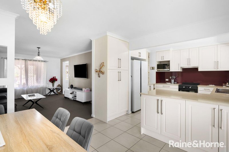 Photo - 11 Bonhill Court, Hillcrest QLD 4118 - Image 6