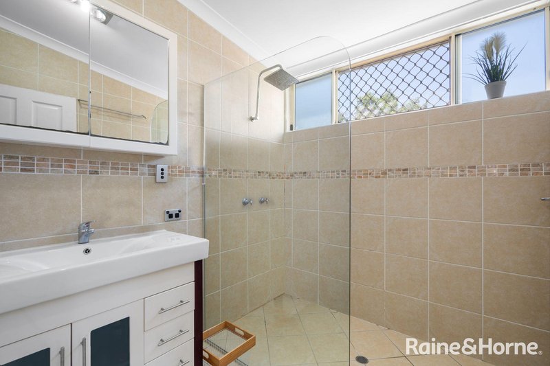 Photo - 11 Bonhill Court, Hillcrest QLD 4118 - Image 9