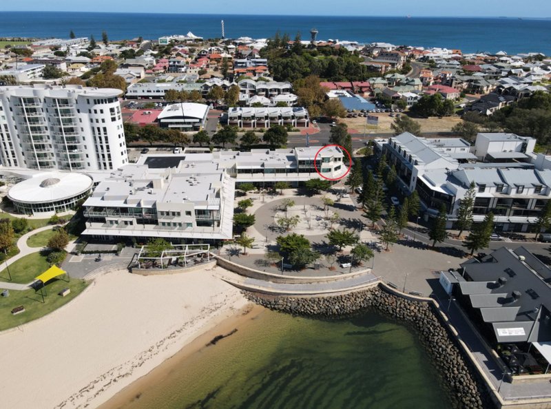 Photo - 1/1 Bonnefoi Boulevard, Bunbury WA 6230 - Image 1