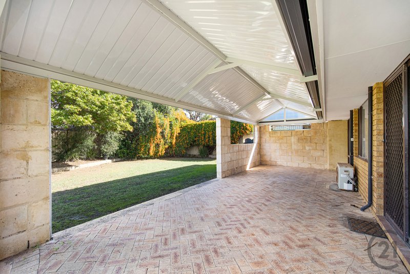 Photo - 11 Boronia Close, Halls Head WA 6210 - Image 2