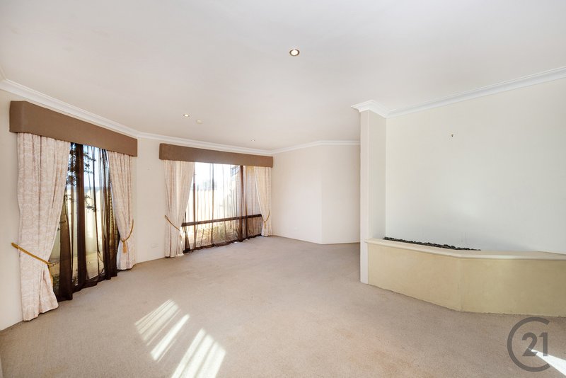 Photo - 11 Boronia Close, Halls Head WA 6210 - Image 7