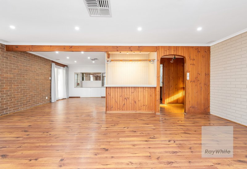 Photo - 11 Boston Crescent, Keilor Downs VIC 3038 - Image 5